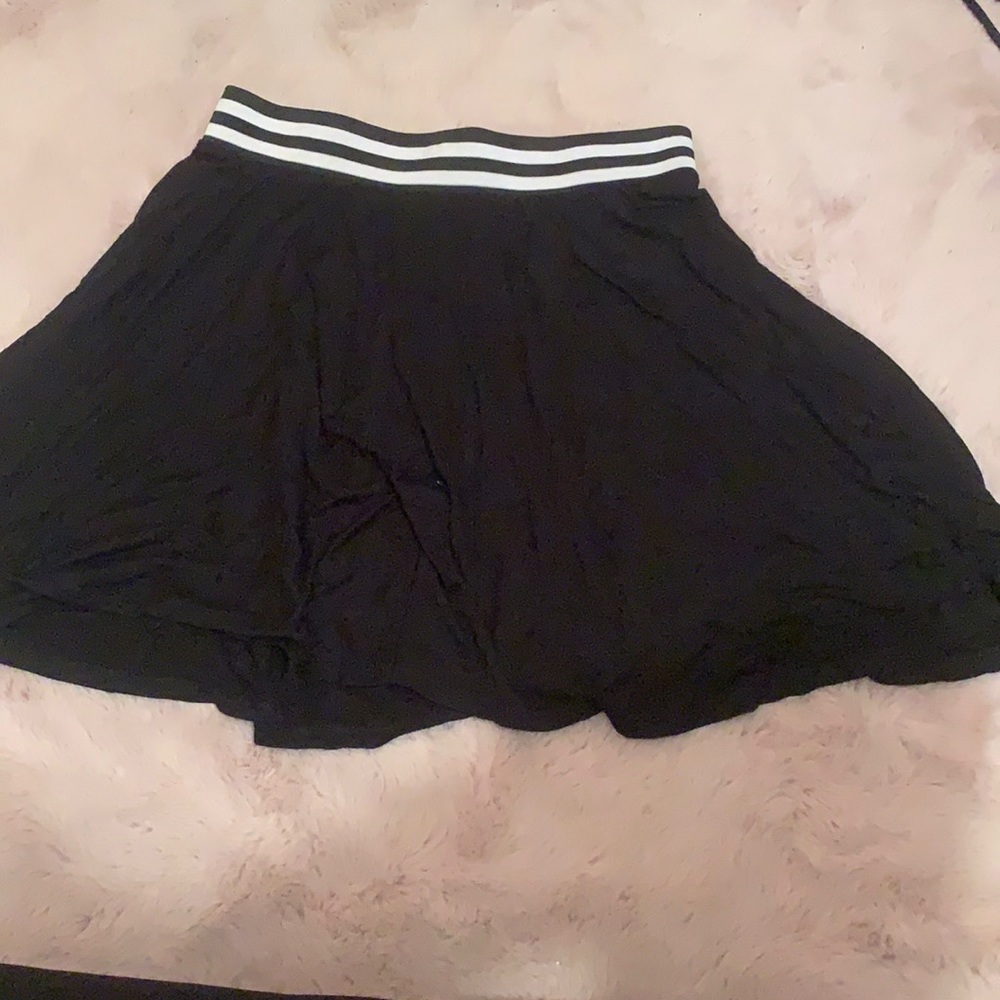 Flowy black mini skirt